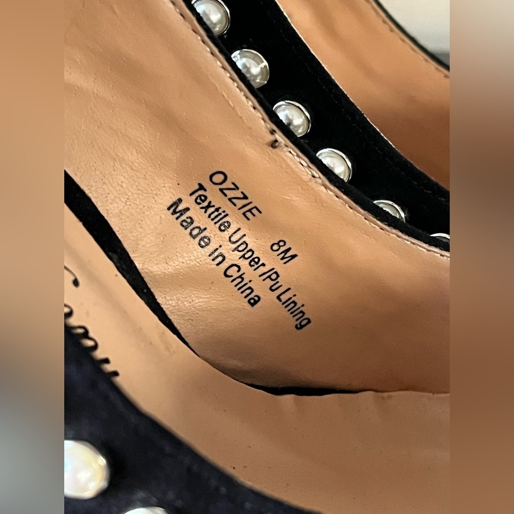 Penny Loves Kenny Ozzie Women’s Stiletto Pumps Black Faux Suede Faux Pearls Sz8M - Picture 2 of 9